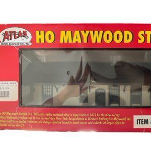 Atlas Ho Maywood station train hobby